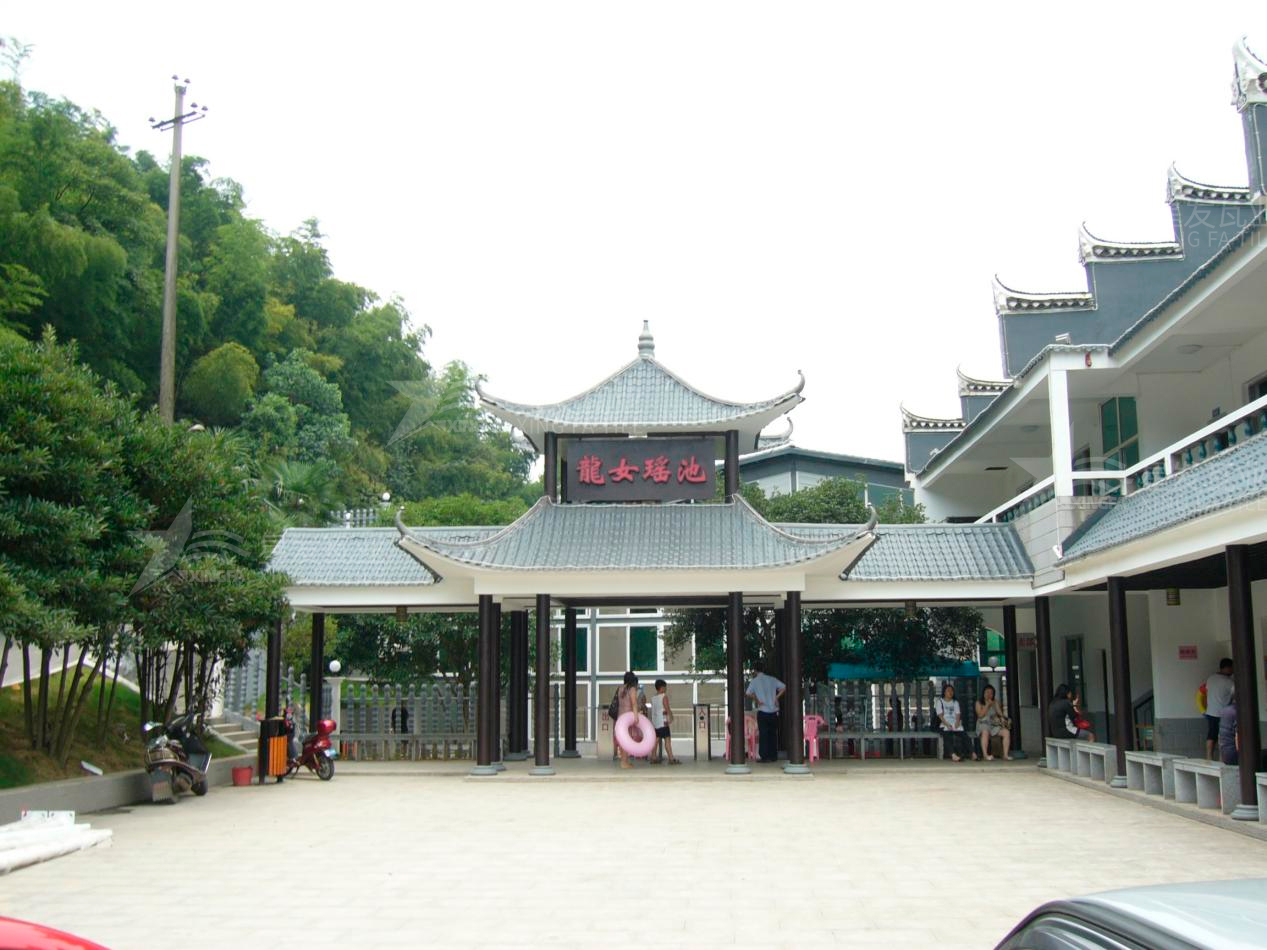 广州屋顶材料合成树脂瓦和不锈钢瓦哪个好？选择很重要！